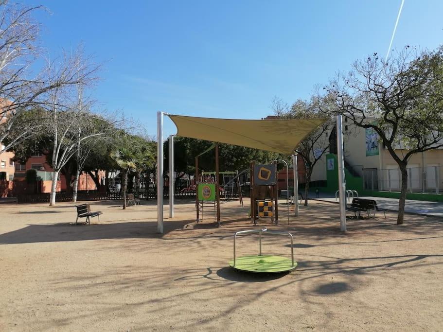 Piso Pl 2B, 20Min Plaza Cataluna Сант Адриа де Бесос Екстериор снимка