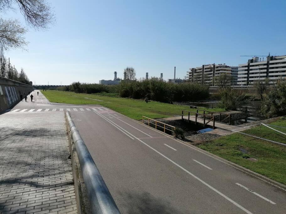 Piso Pl 2B, 20Min Plaza Cataluna Сант Адриа де Бесос Екстериор снимка